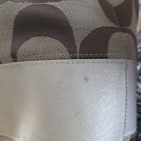 Coach Signature Hand bag - Picture 13 of 16